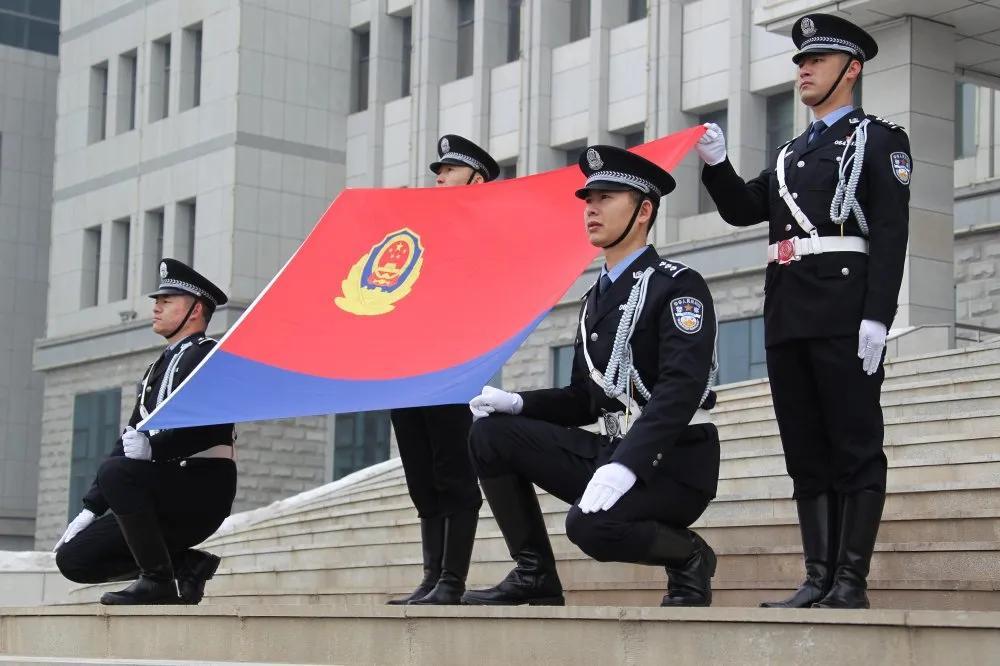 奋进新时代的人民警察之歌